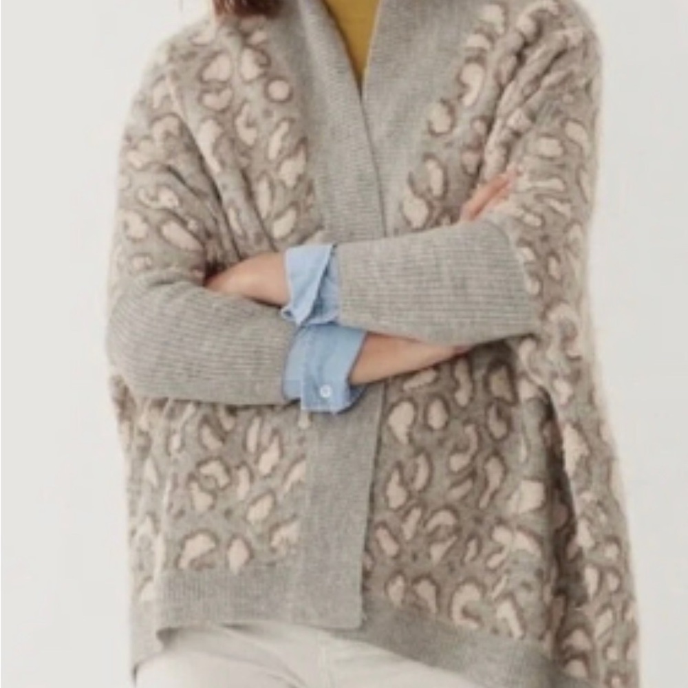 Anthropologie Akemi + Kin Cozy Gray Leopard Patterned Women's Sweater OS EUC